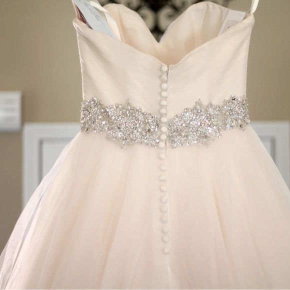 Tulle Morilee Wedding dress with beaded belt detail, sweetheart neckline size 8! - Picture 2 of 8
